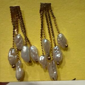 Elegant Gold and White Dangle Earrings 14kt water pearl